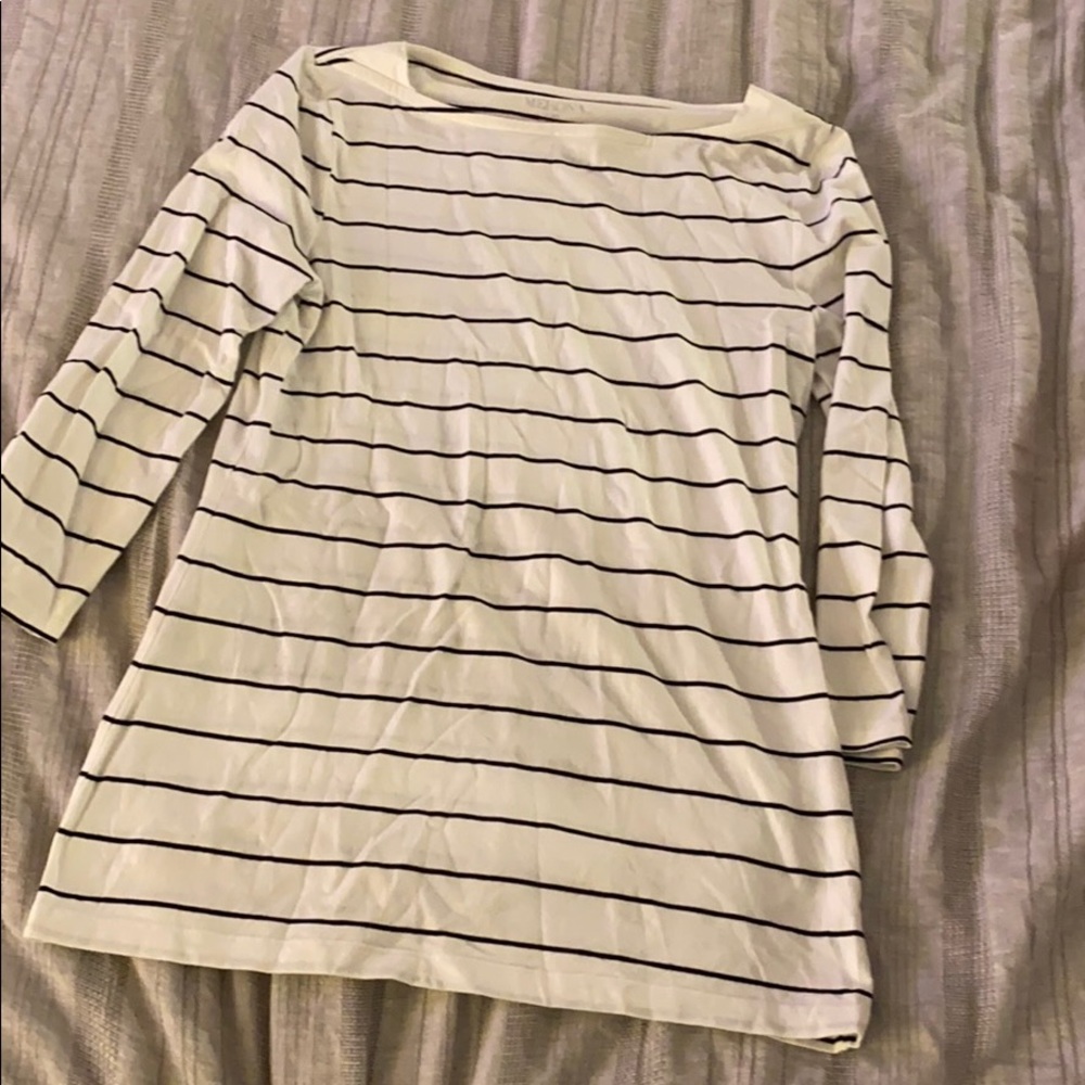 3/4 sleeve white and black shirt